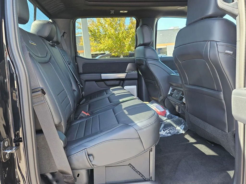 2026 Ford F-350 Super Duty Platinum - Photo 33