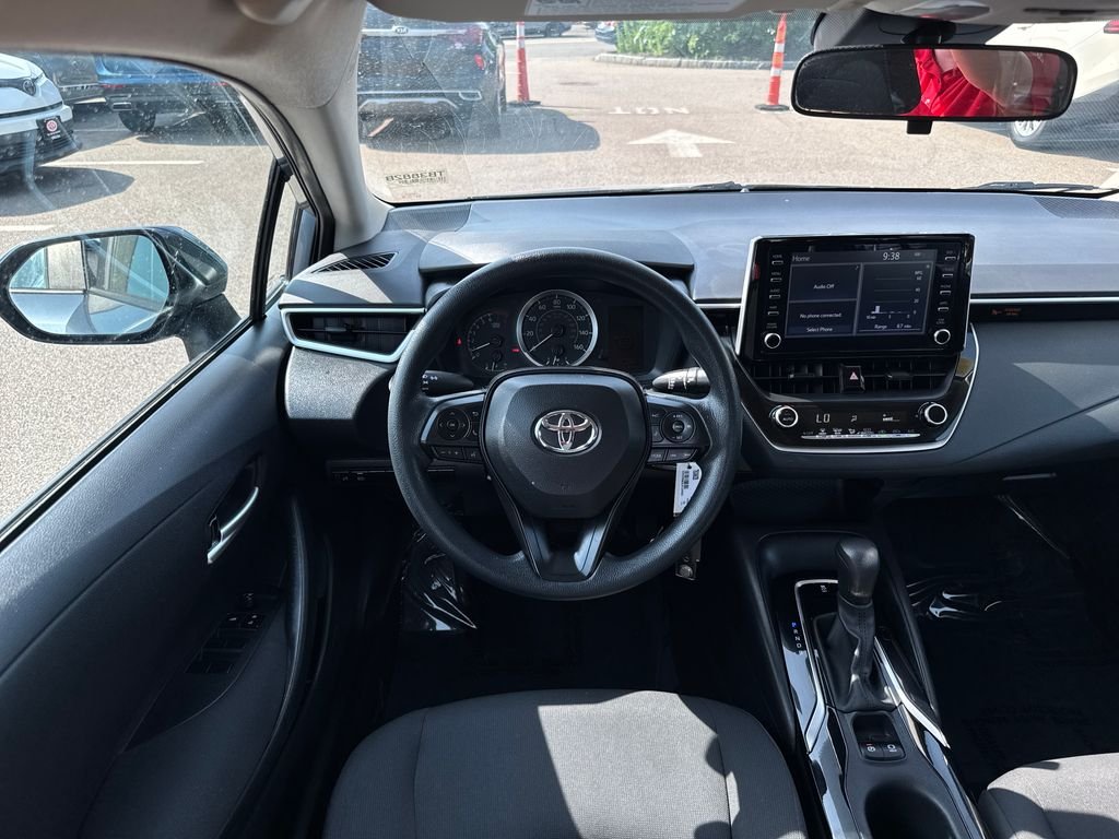Used 2020  Toyota LE image 11