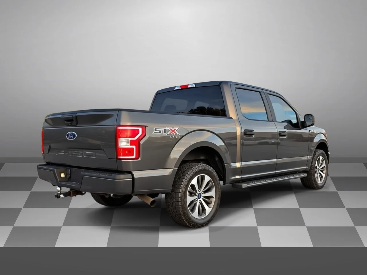 Used 2019  Ford  image 5