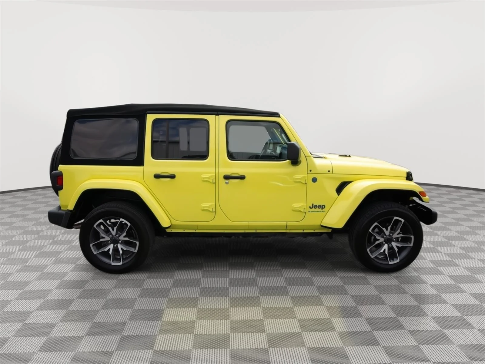 Used 2024 High Velocity Clearcoat Jeep Sport S image 4