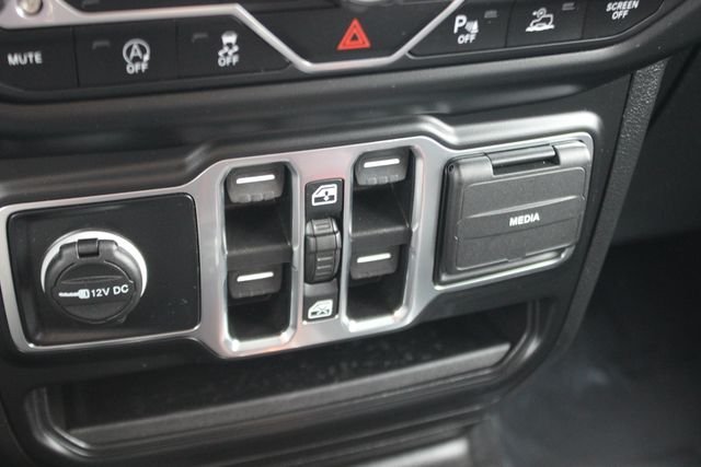 Used 2023 Silver Jeep Sport S image 8