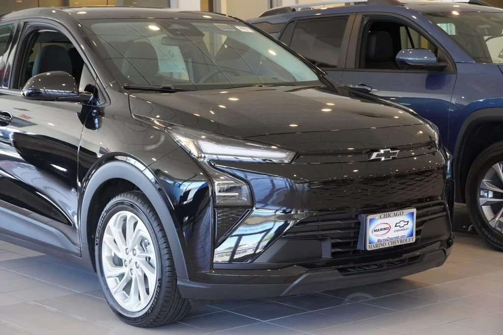 New 2027 Mosaic Black Metallic Chevrolet LT image 8