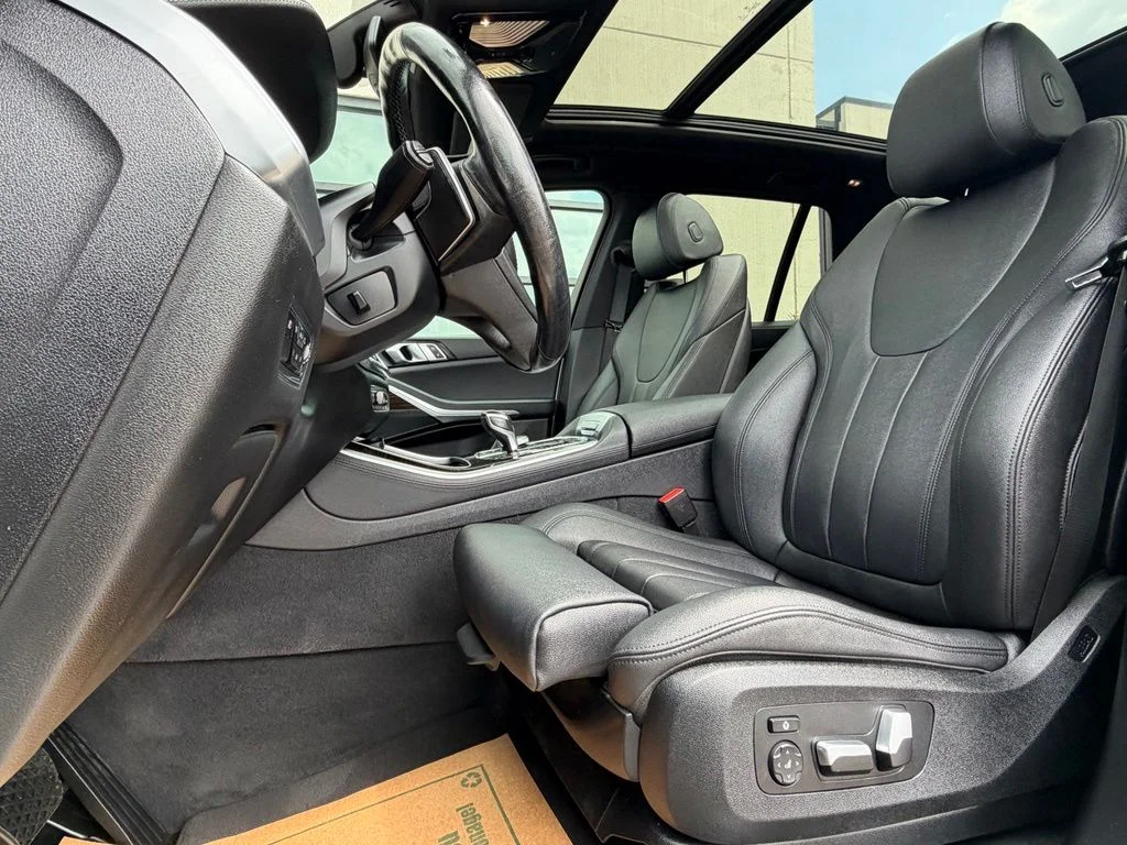 Used 2019 White BMW xDrive40i image 10