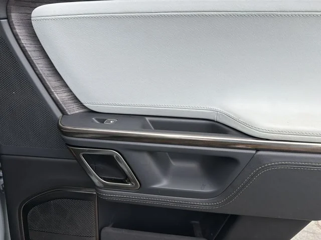 Used 2022  Rivian Adventure image 34