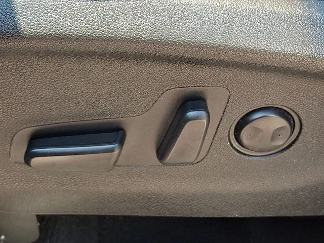 Used 2016 Silver Kia LX image 27