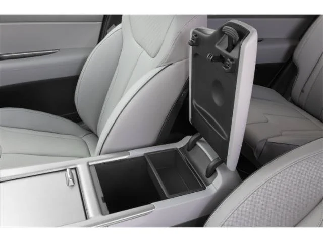 Used 2023 Hyper White Hyundai SEL image 17