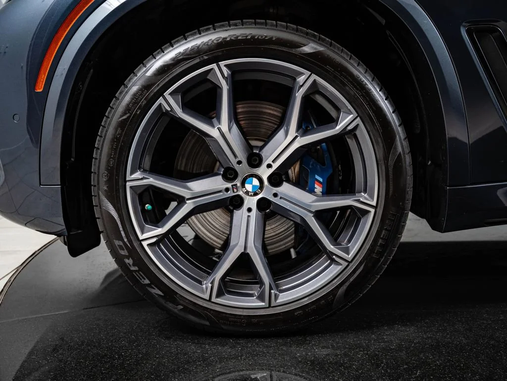 Used 2022 Arctic Gray Metallic BMW M50i image 13