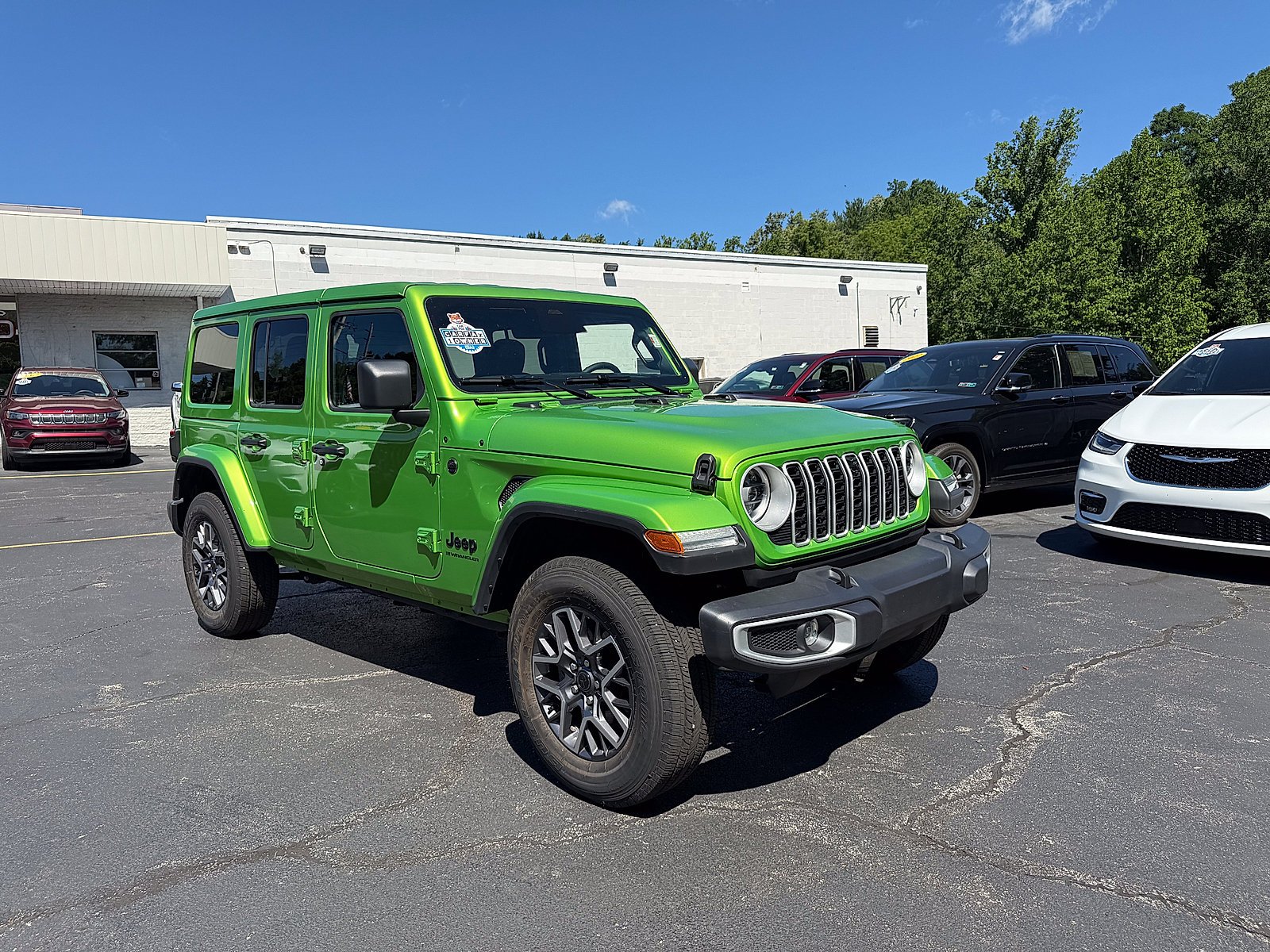 Used 2026 Mojito Clearcoat Jeep Sahara image 7