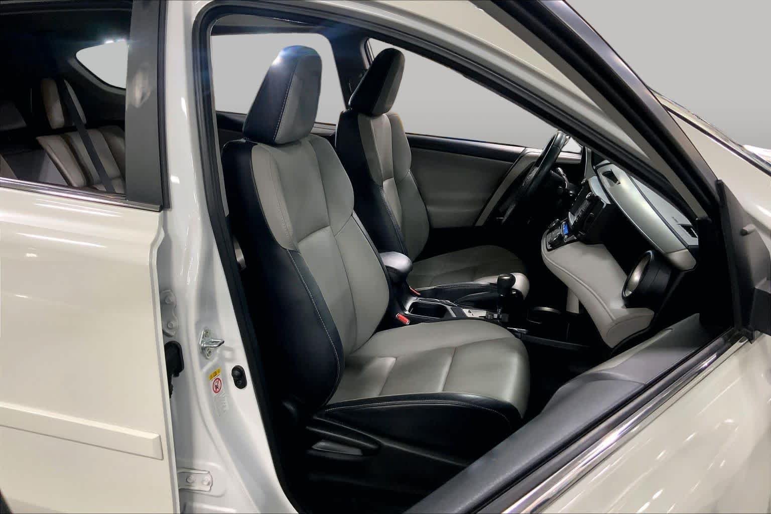 Used 2017 Blizzard Pearl Toyota Limited image 9