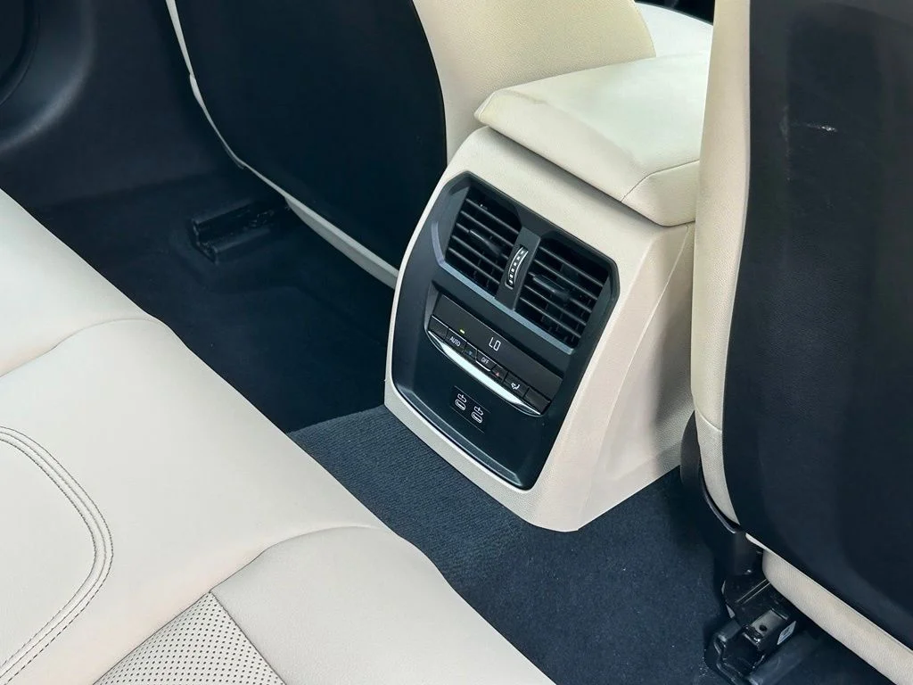 Used 2025 White BMW 330i image 34