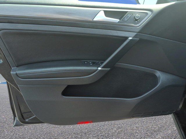 Used 2019  Volkswagen SE image 15