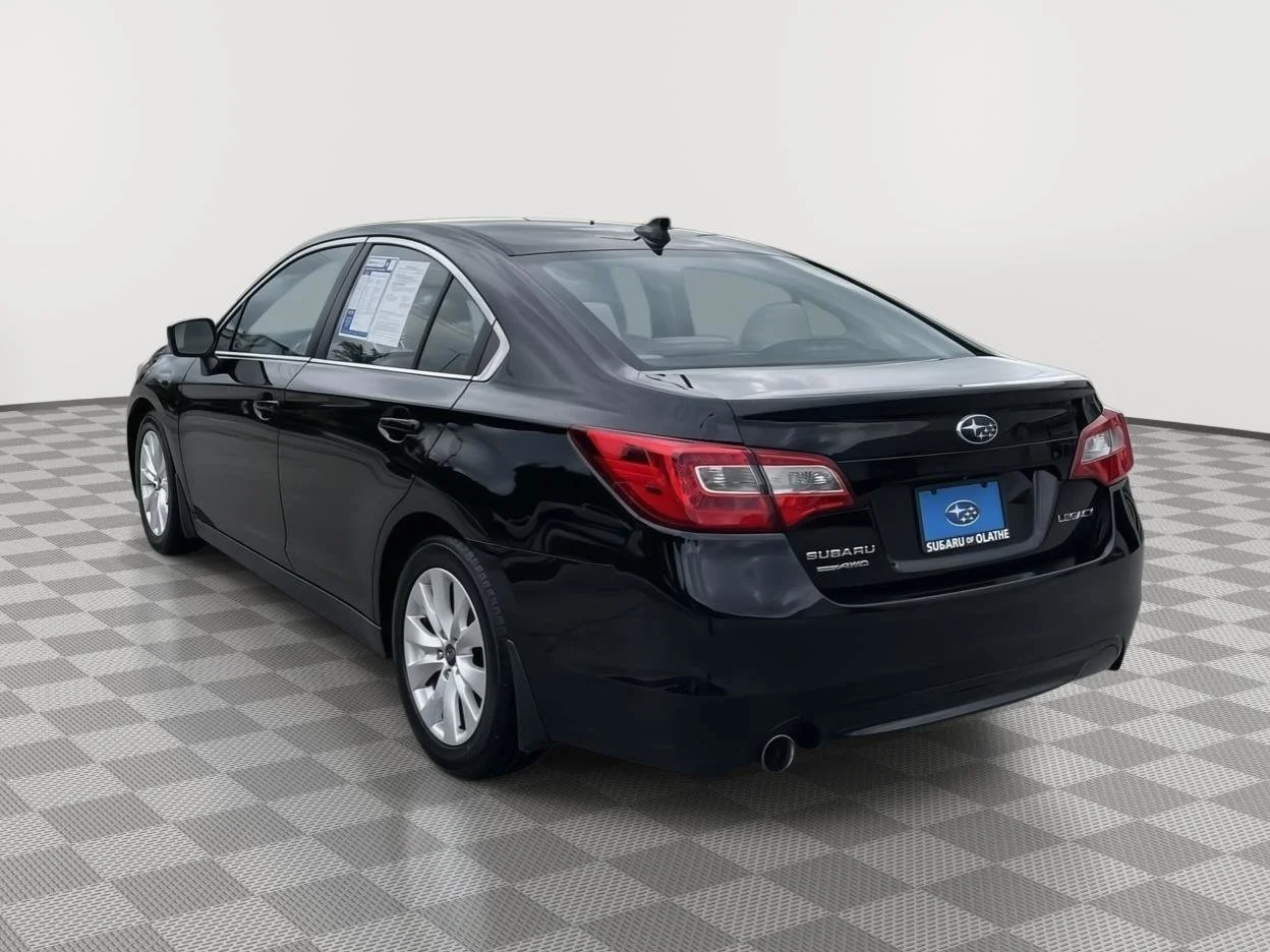 Used 2016 Crystal Black Silica Subaru 2.5i Premium image 10