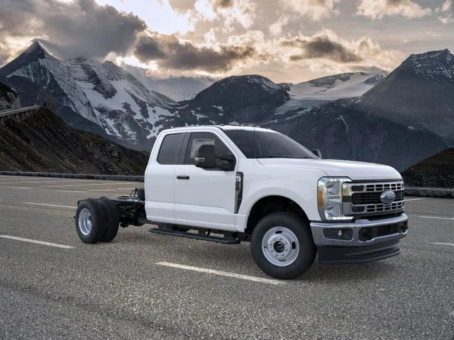 2025 Ford F-350 Super Duty Chassis Cab XL - Photo 7