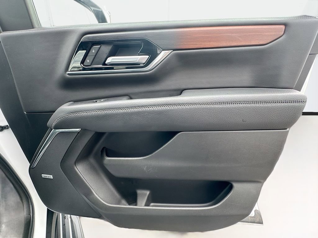 2025 GMC Yukon XL Denali - Photo 36