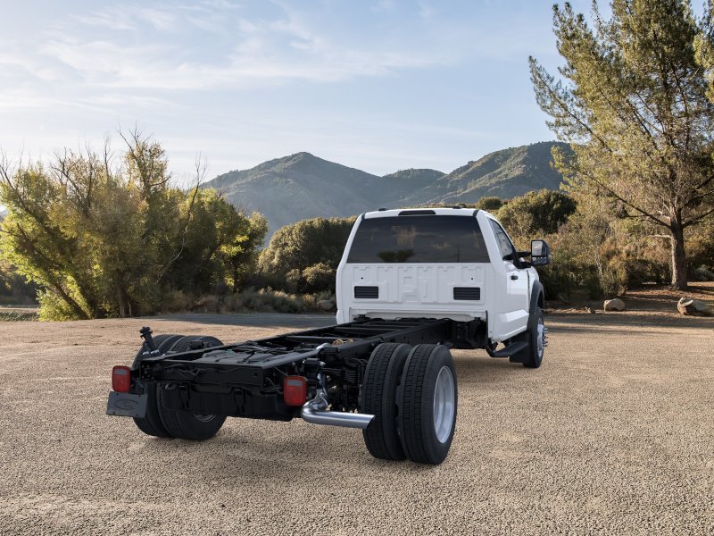 2025 Ford F-550 Super Duty Chassis Cab XLT - Photo 30