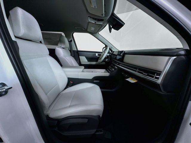 New 2027 White Hyundai SE FWD image 42
