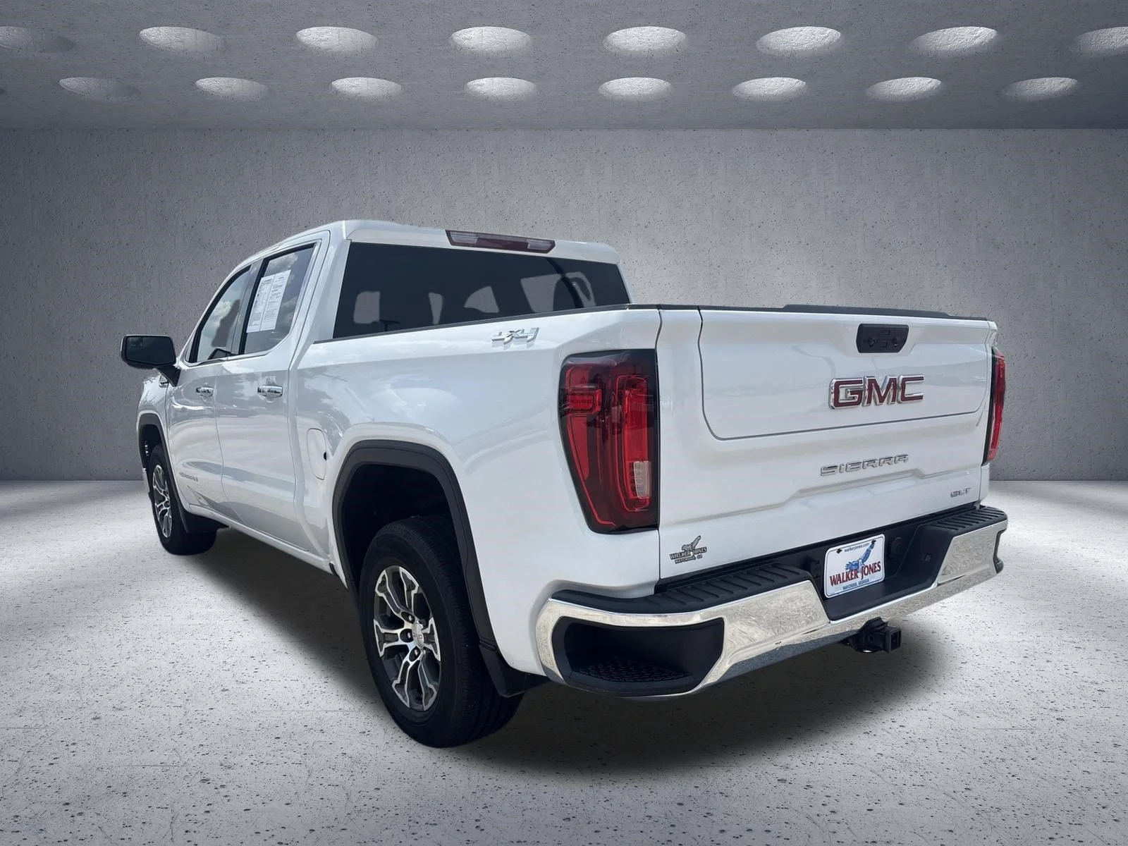 Used 2025 Summit White GMC SLT image 7