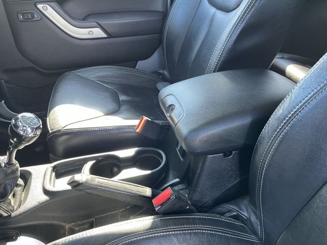 Used 2014 Gray Jeep Sahara image 22