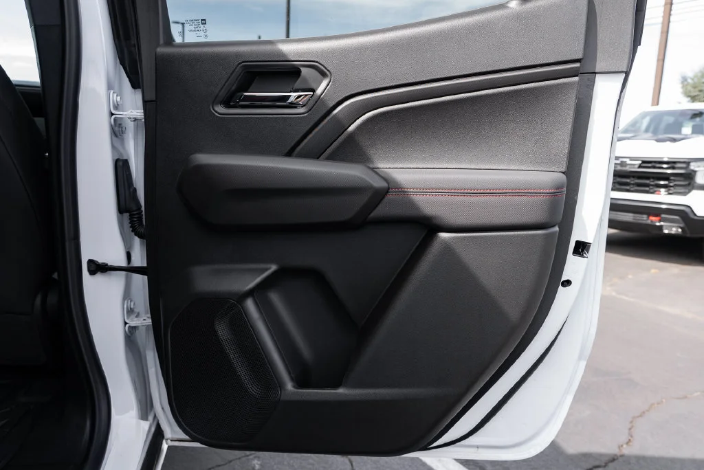 New 2026 Summit White Chevrolet Z71 image 28