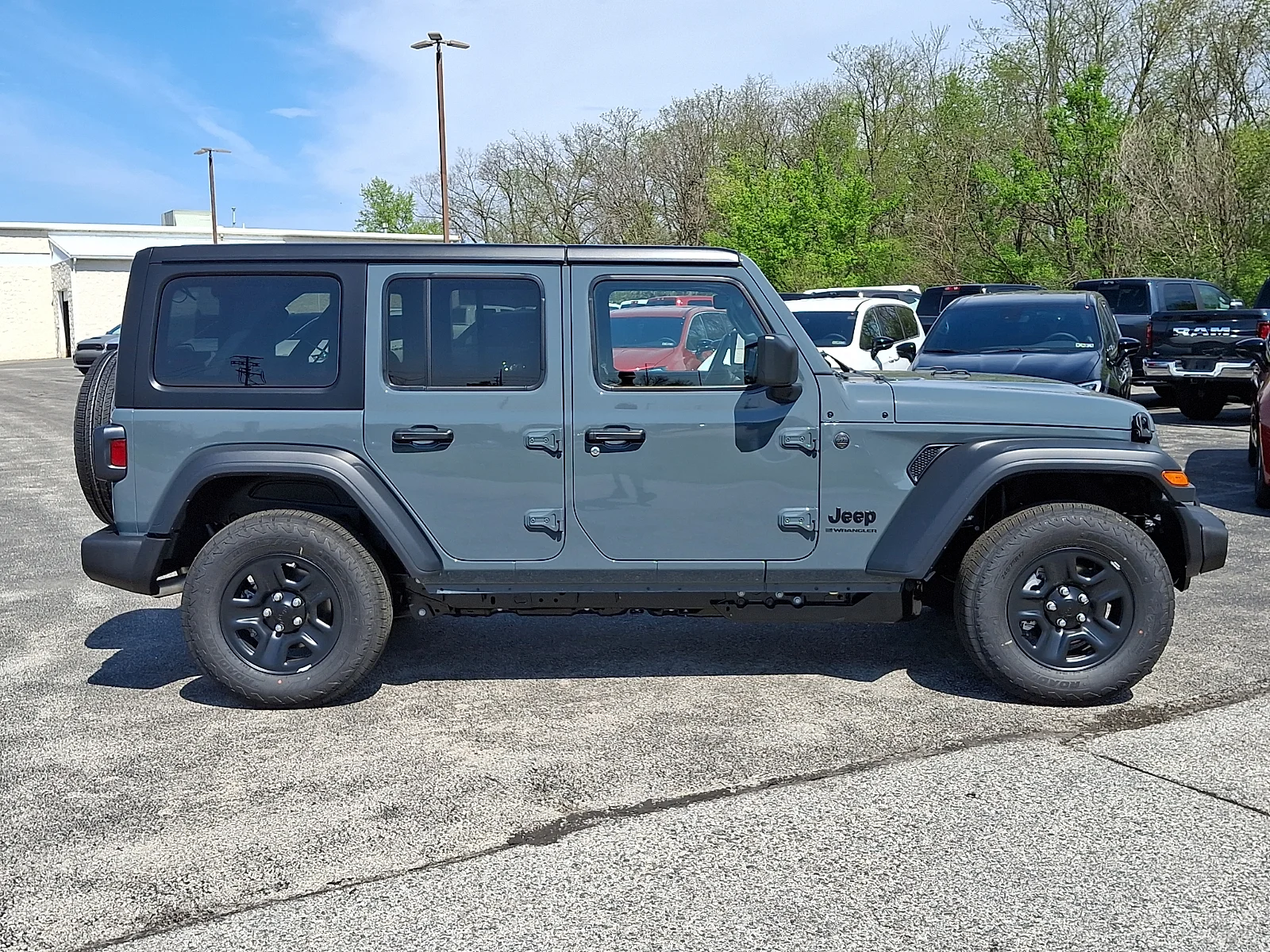 New 2026 Anvil Clear-Coat Exterior Paint Jeep 4-Door Sport image 9
