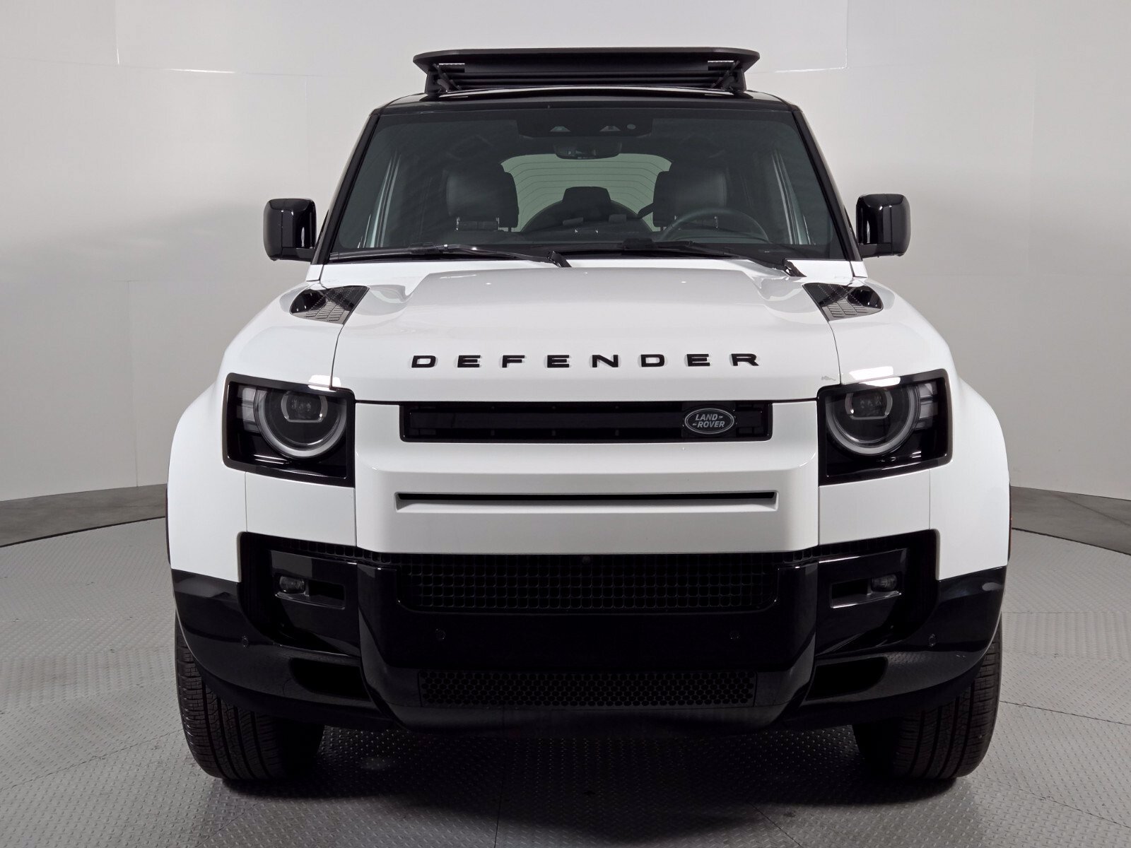 Used 2026 Fuji White Land Rover X-Dynamic SE image 2