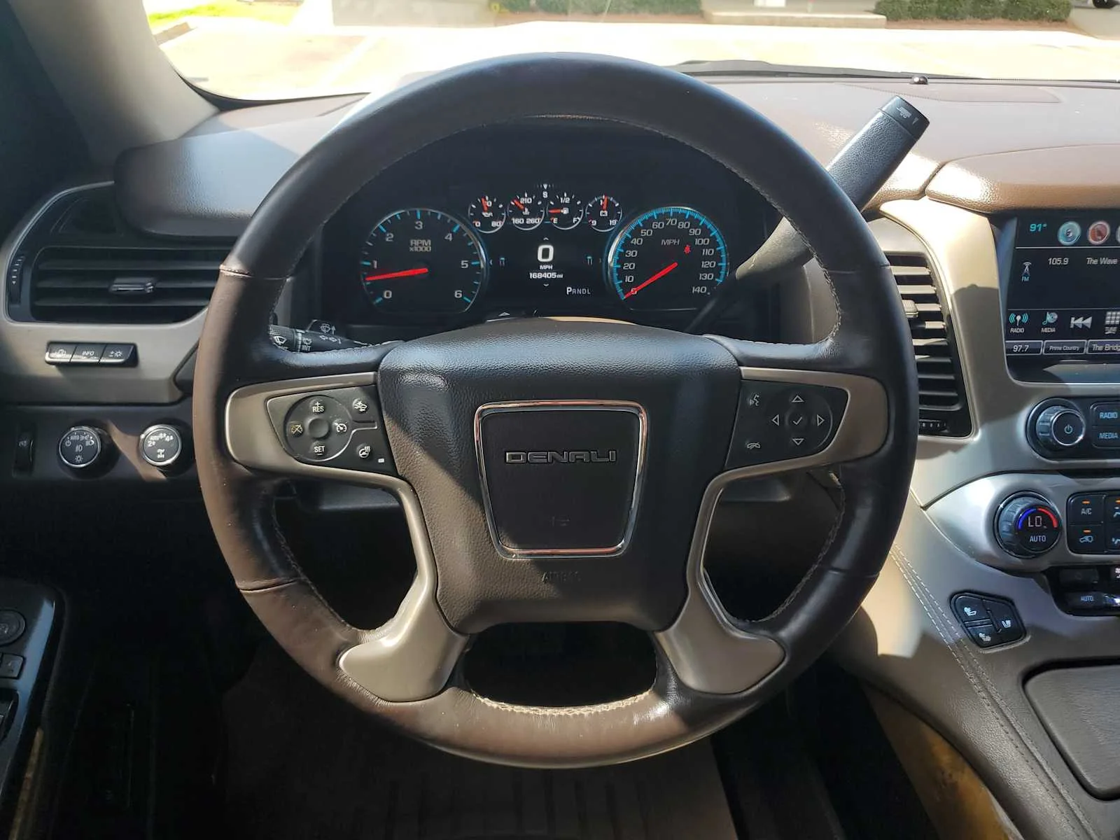 Used 2017 WHITE FROST TRICOAT GMC Denali image 16