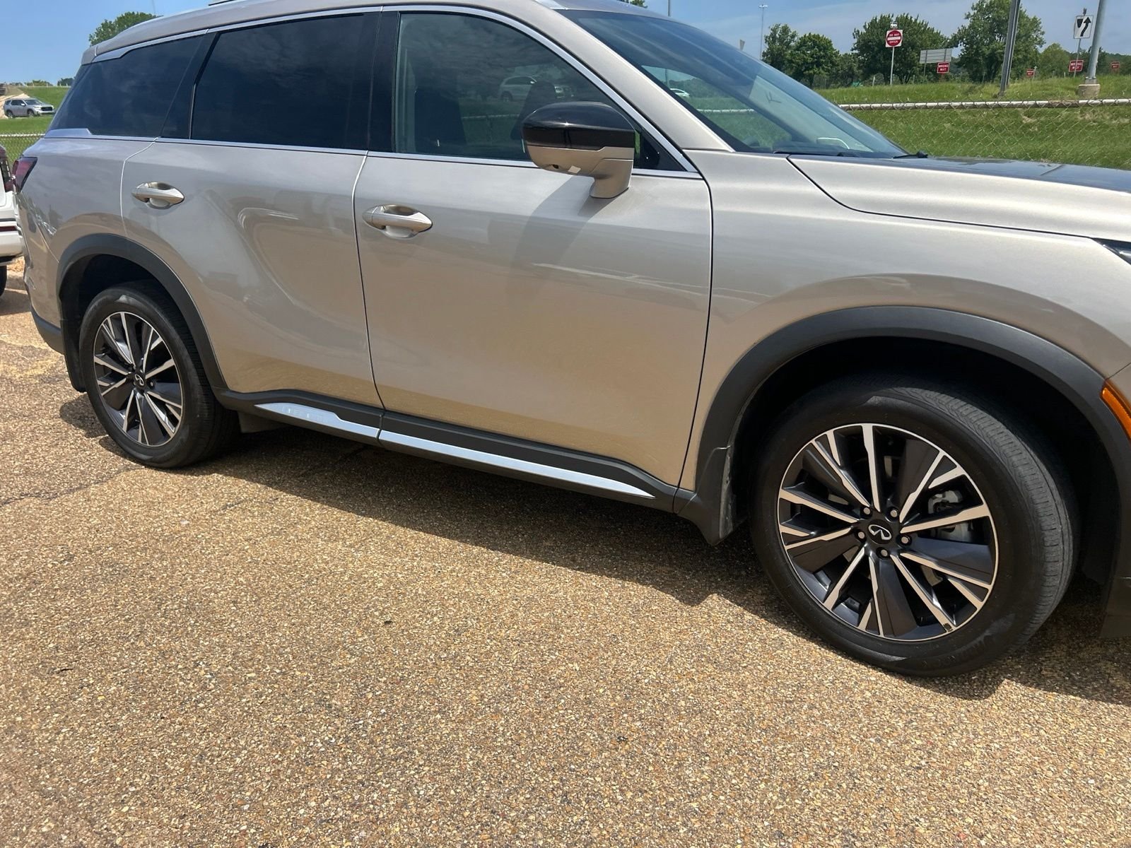 Used 2026 Silver INFINITI LUXE image 21
