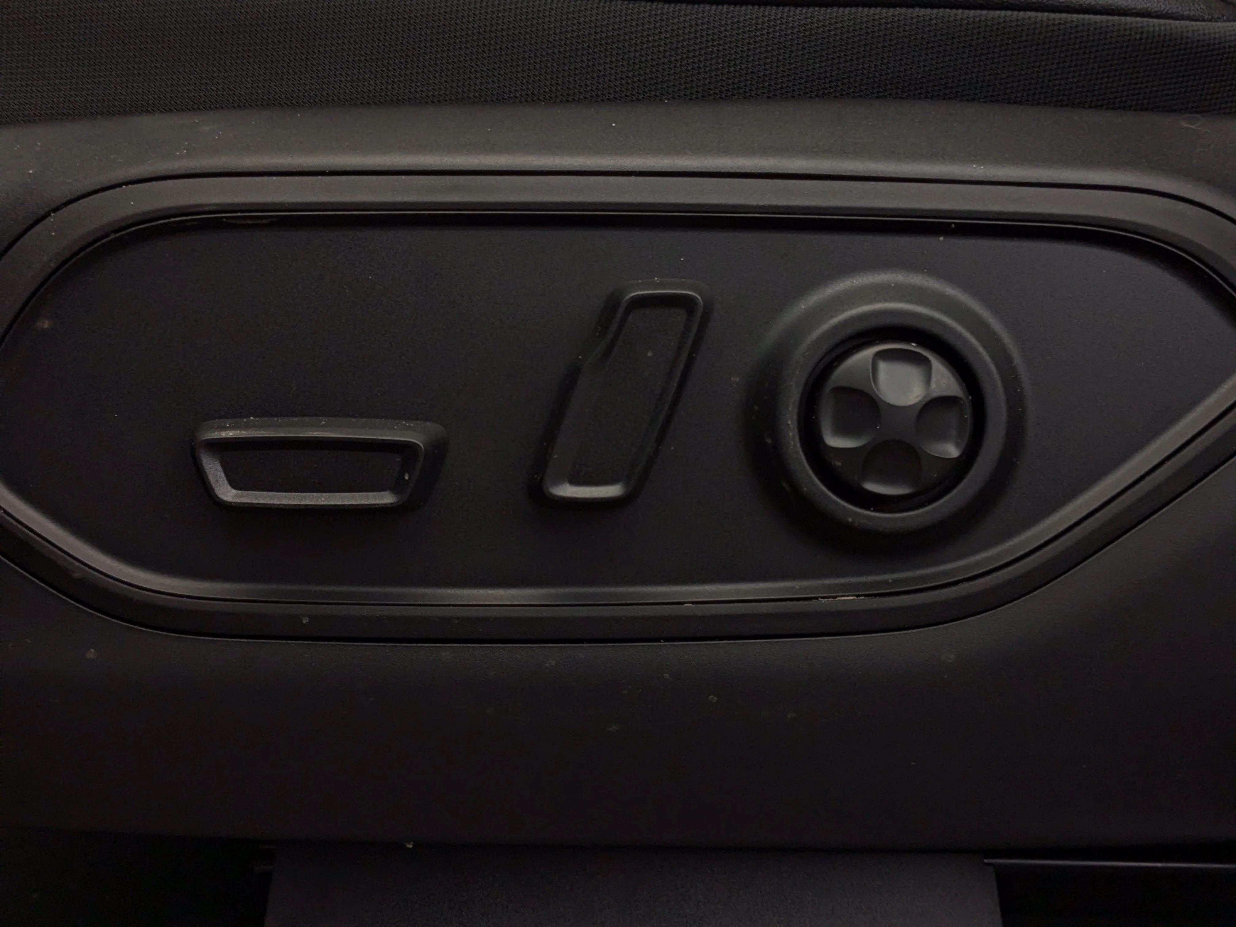 New 2026 Black Jeep Limited Reserve - - Nappa Leather - Ventilated Seats - Trailer Tow Pack - Remote Start & More! image 15