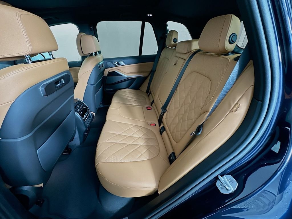 New 2026 Carbon Black Metallic BMW xDrive40i image 17
