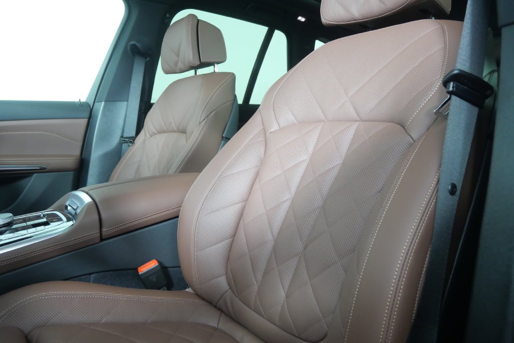 New 2026 Green Metallic BMW xDrive50e image 11