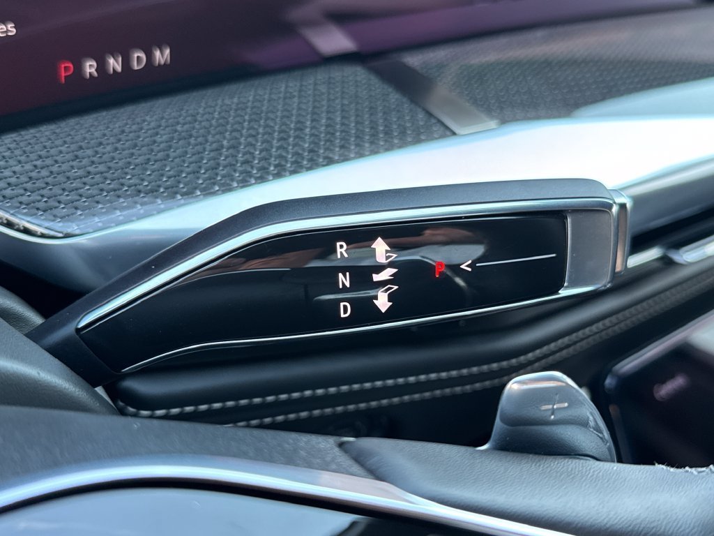 2026 Cadillac Escalade ESV V-Series - Photo 33