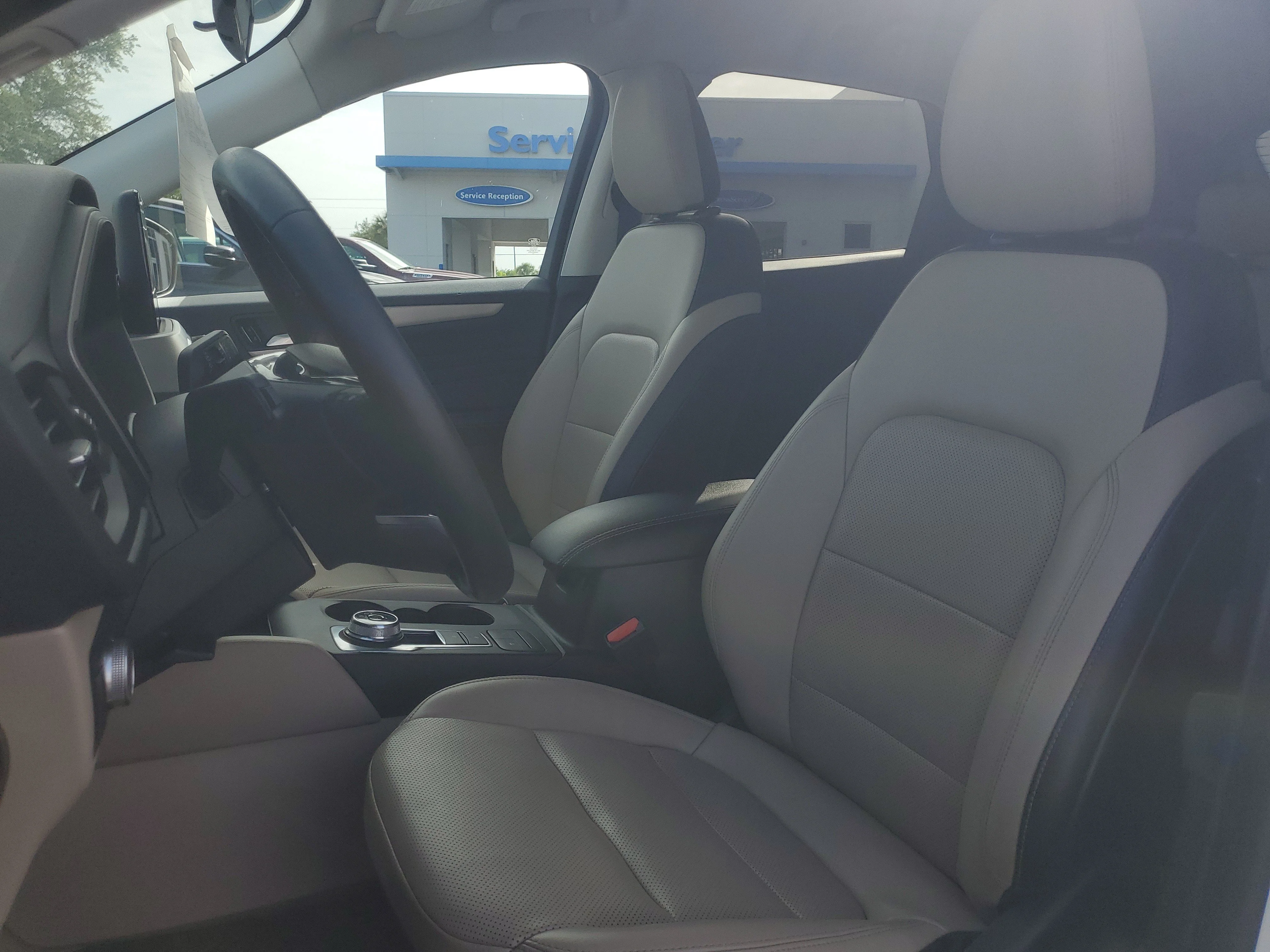 Used 2022 Oxford White Ford SEL image 19