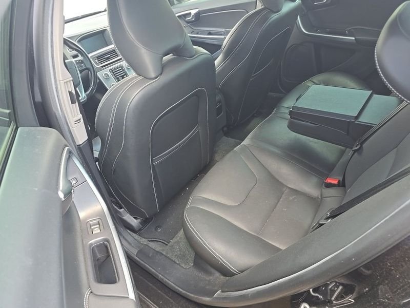 Used 2018 Onyx Black Metallic Volvo Dynamic image 12