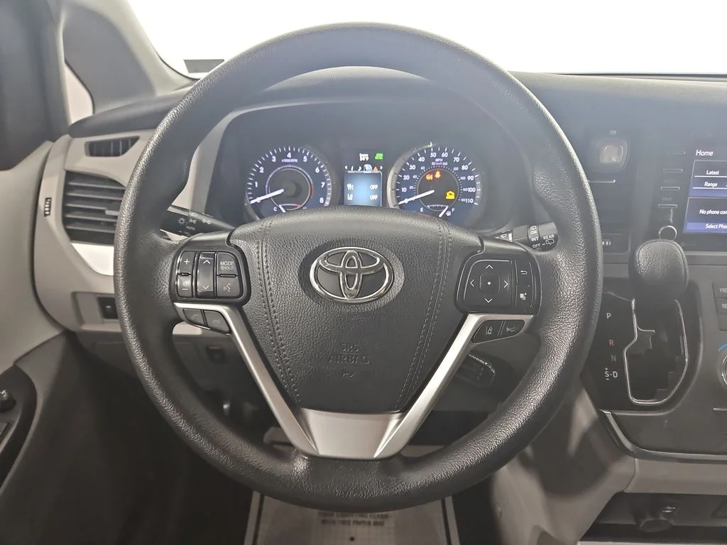 Used 2019 White Toyota LE image 15