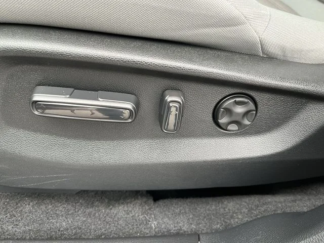Used 2018  Honda EX image 16