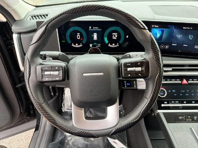 Used 2025 Black Hyundai SEL image 20