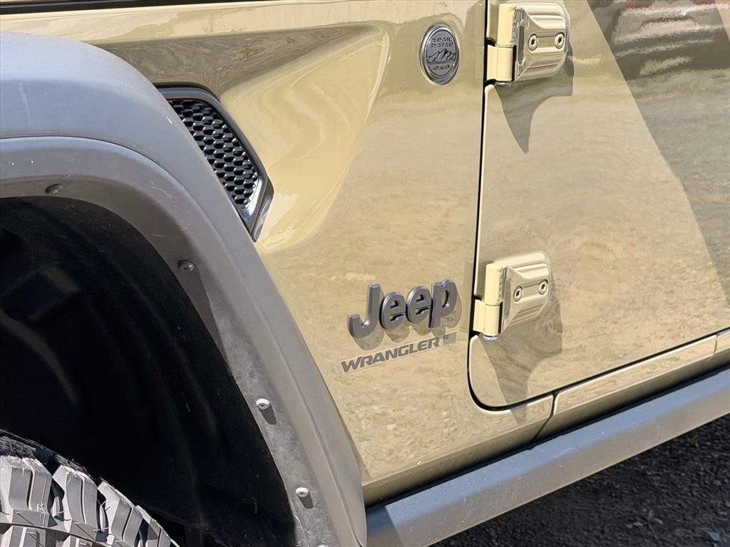 Used 2025 Green Jeep Willys image 8