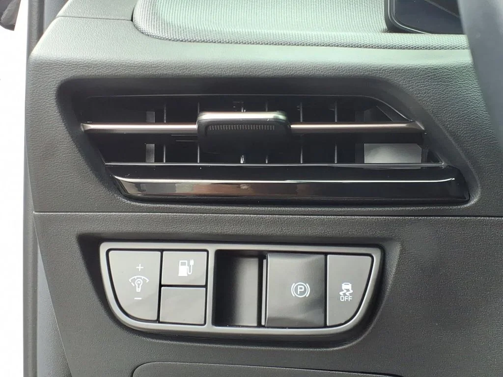 Certified Used 2025 White Kia Light image 25
