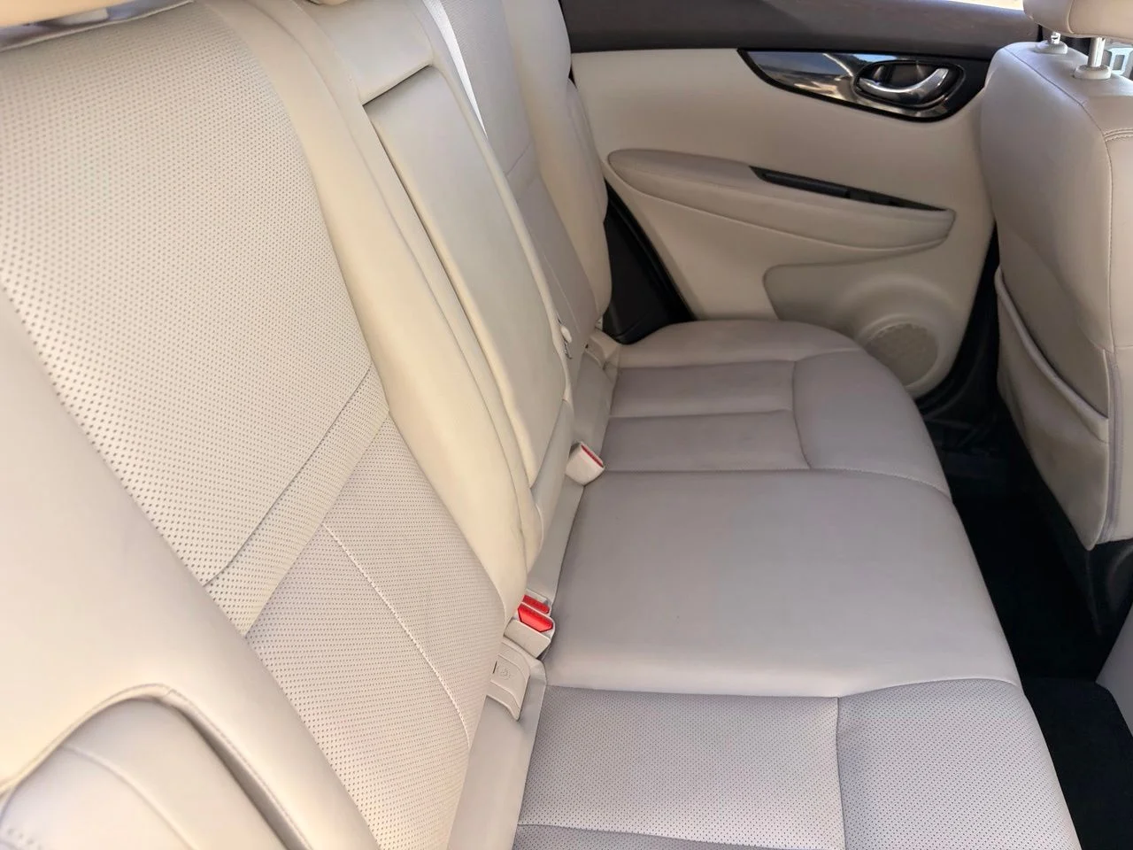 Used 2022 Pearl White Tricoat Nissan SL image 13