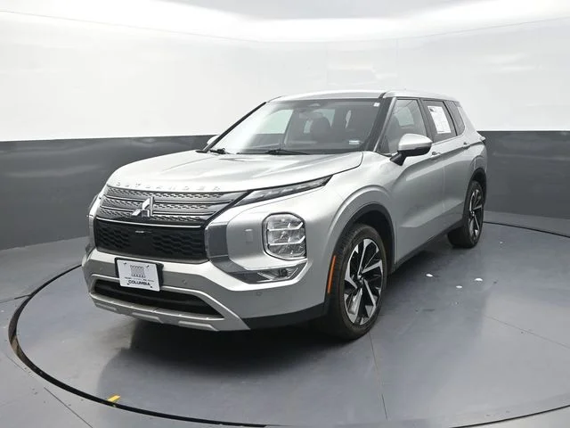 Used 2023  Mitsubishi  image 5
