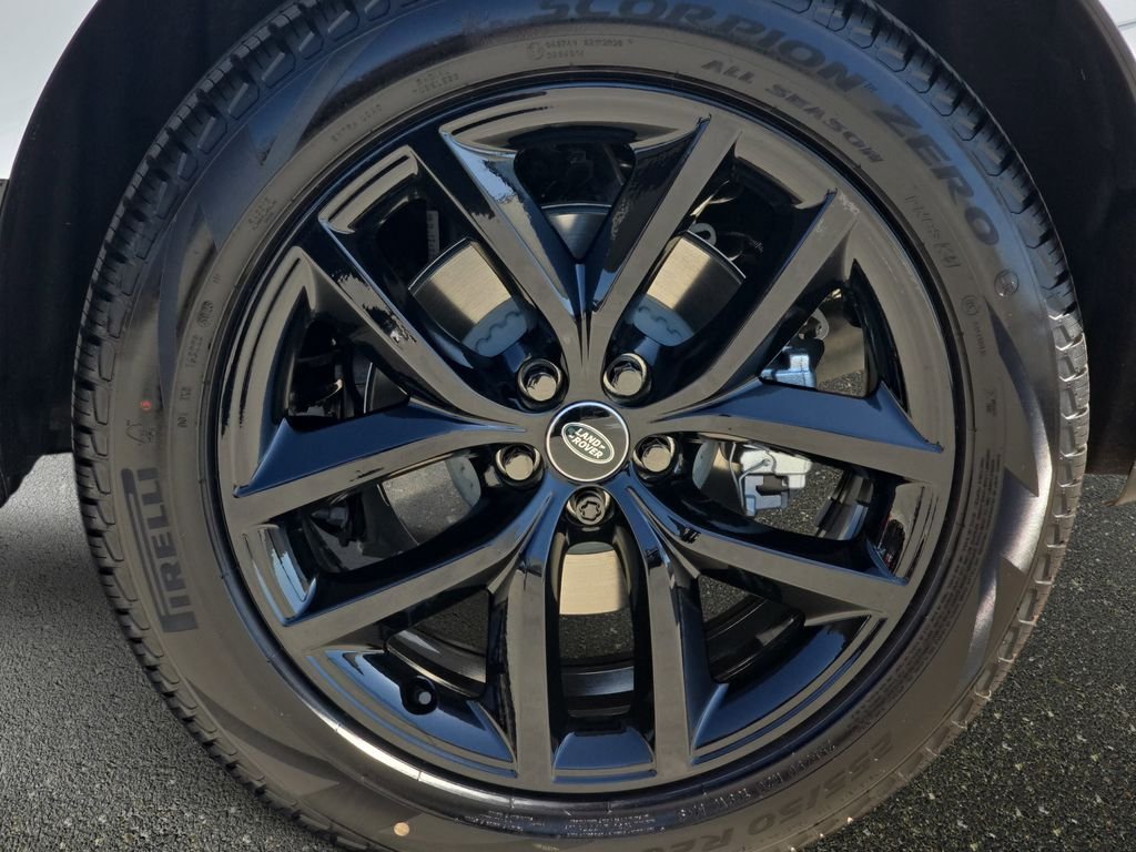 New 2026 Fuji White Land Rover Dynamic SE image 34