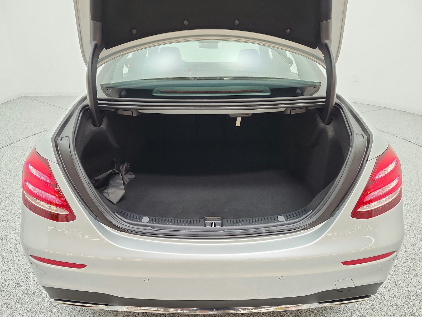 Used 2017 Iridium Silver Metallic Mercedes-Benz E 300 Sport image 27