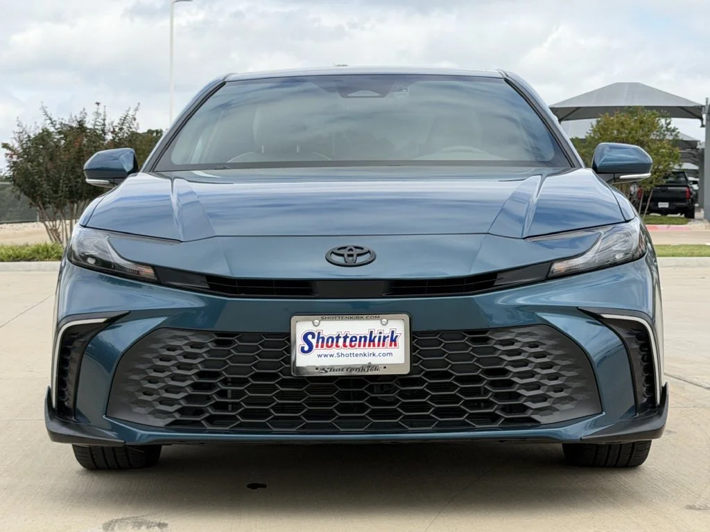 Used 2025  Toyota SE image 7