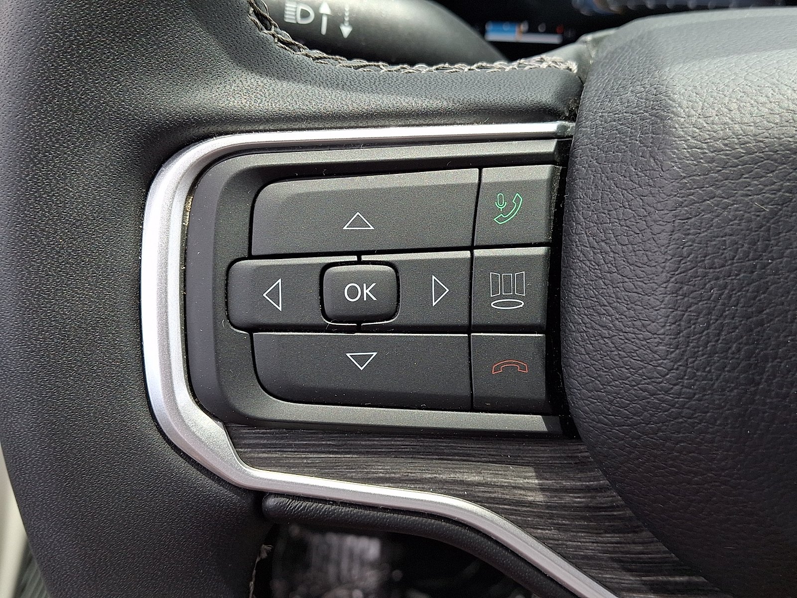 Used 2023 Diamond Black Crystal Pearlcoat - PXJ Jeep Series II 4x4 image 22