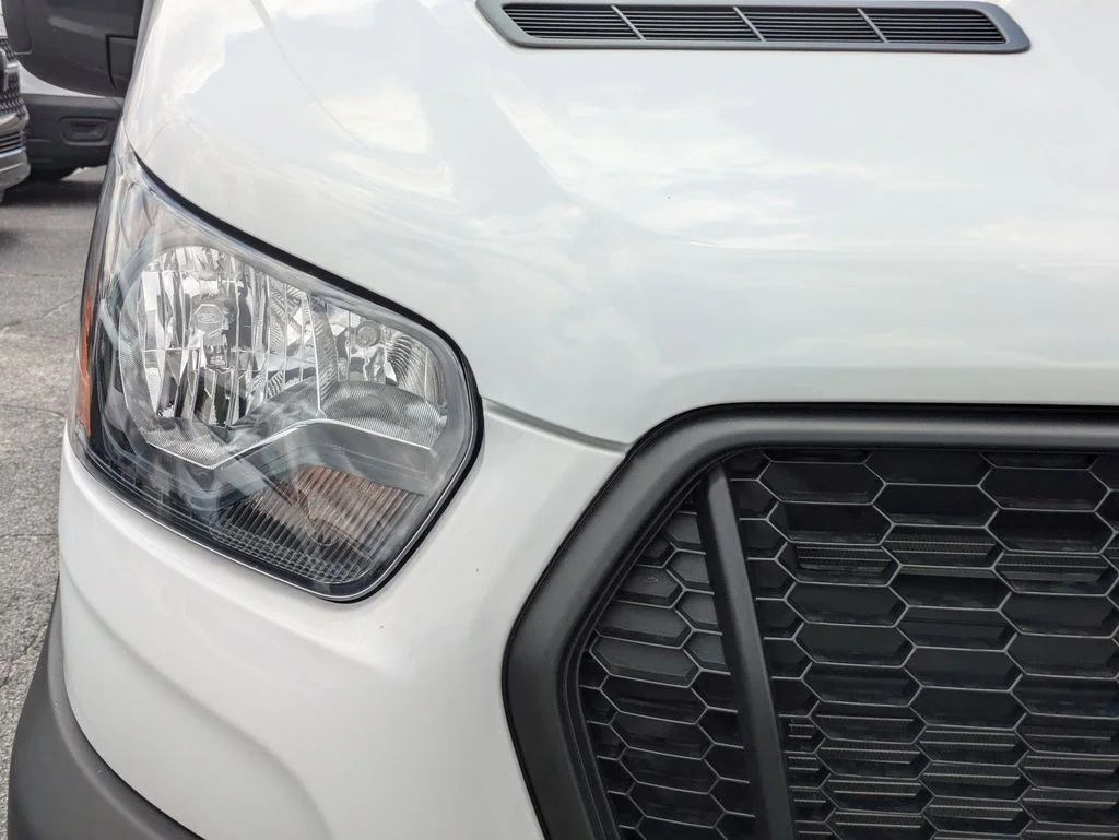 New 2026 Oxford White Ford Base image 10