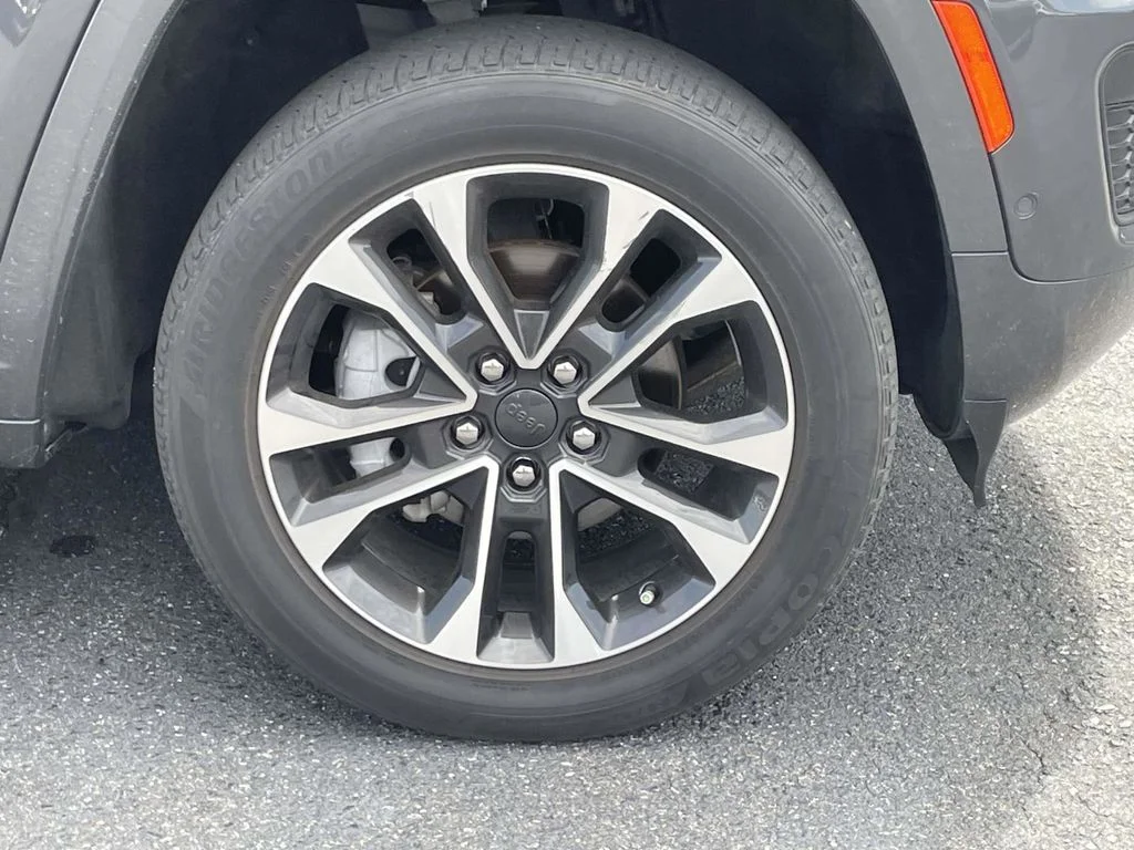 Certified Used 2022 Gray Jeep Overland image 10