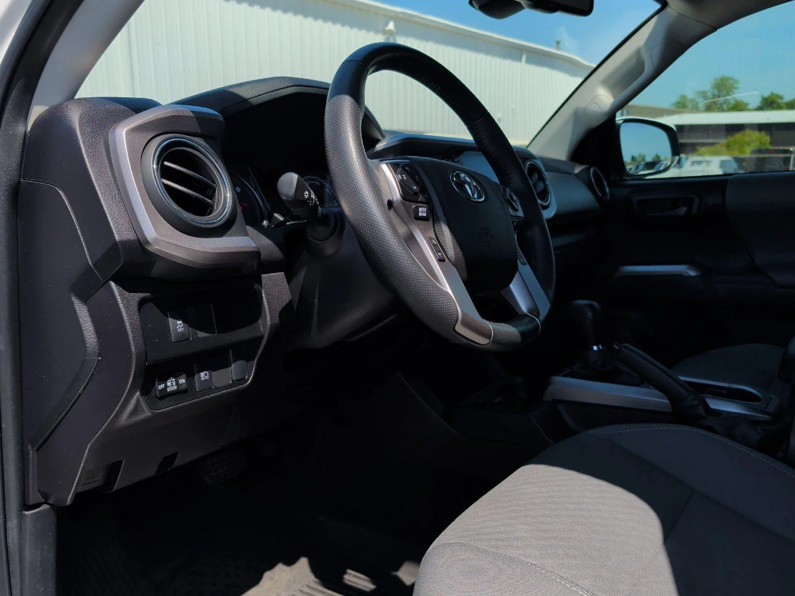 Used 2023 Ice Cap Toyota SR5 image 15