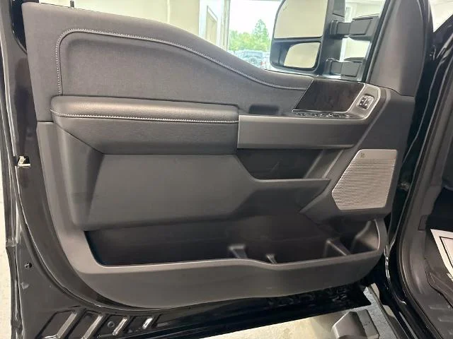 New 2027 Agate Black Metallic Ford F-250® Lariat® image 28