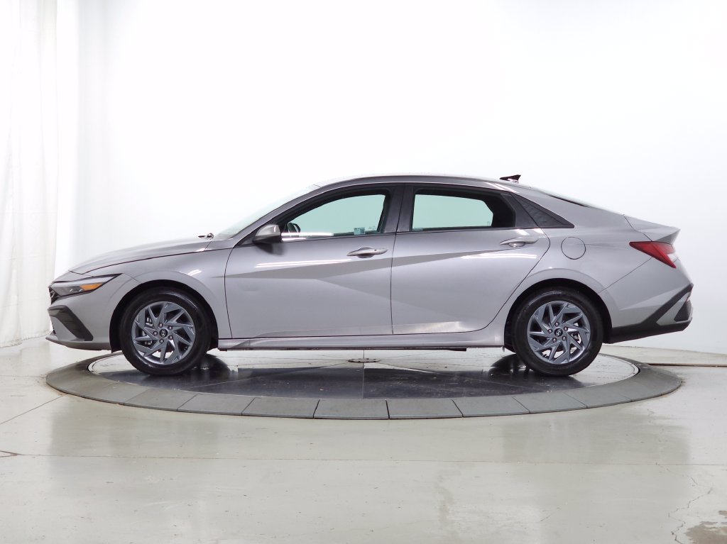 Certified Used 2025 Fluid Metal Hyundai Blue image 6