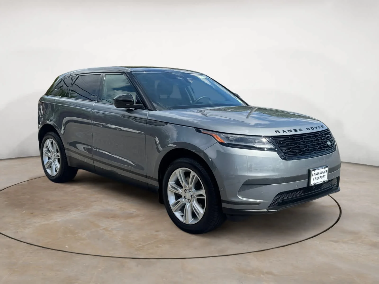Certified Used 2026 Zadar Grey Premium Metallic Land Rover S image 7